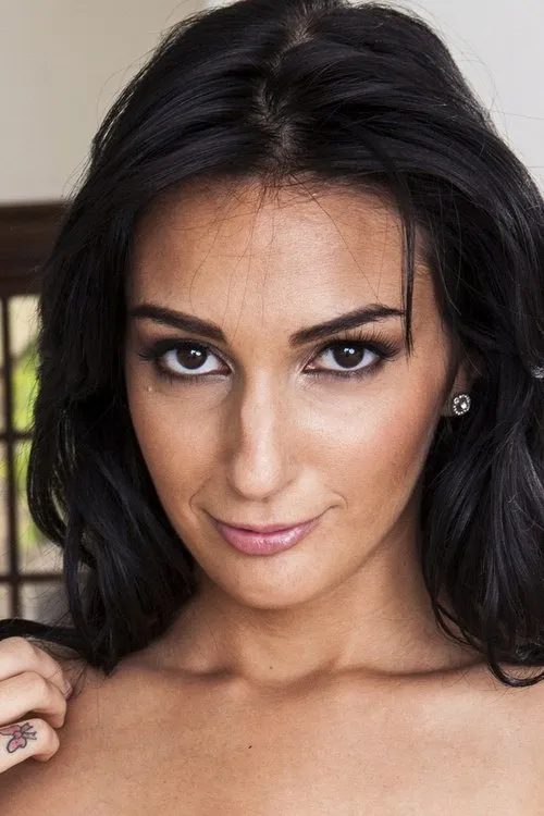 Amber Cox interpretando a (archive footage)