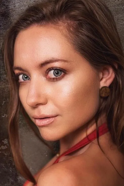 Amber Grayson interpretando a Reporter