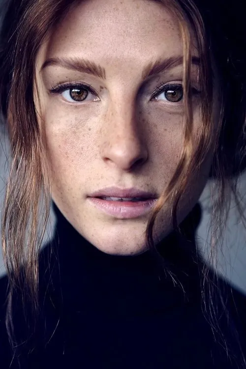 Amber Jean Rowan interpretando a Lauren