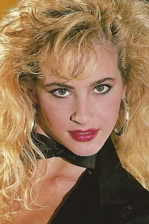 Amber Woods interpretando a Honey