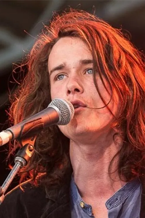 Ambrose Kenny-Smith interpretando a Themself