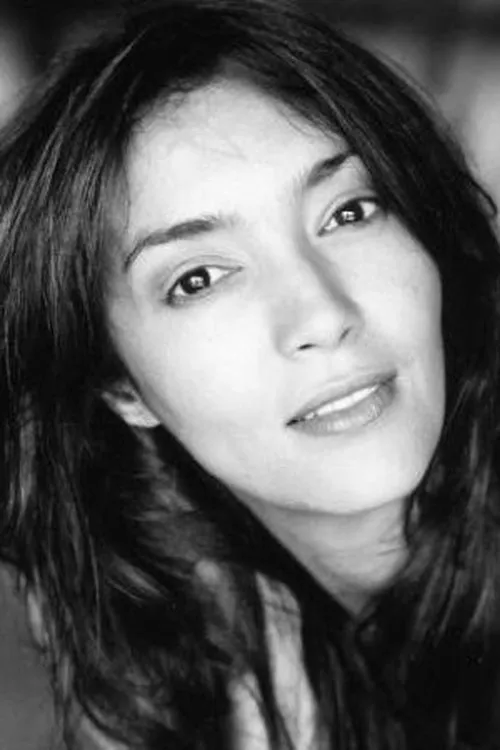 Amel Djemel interpretando a 