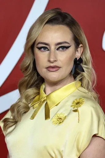 Amelia Dimoldenberg en su biografía y filmografía