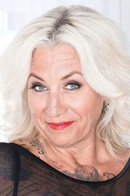 Amelia Mack interpretando a (archive footage)