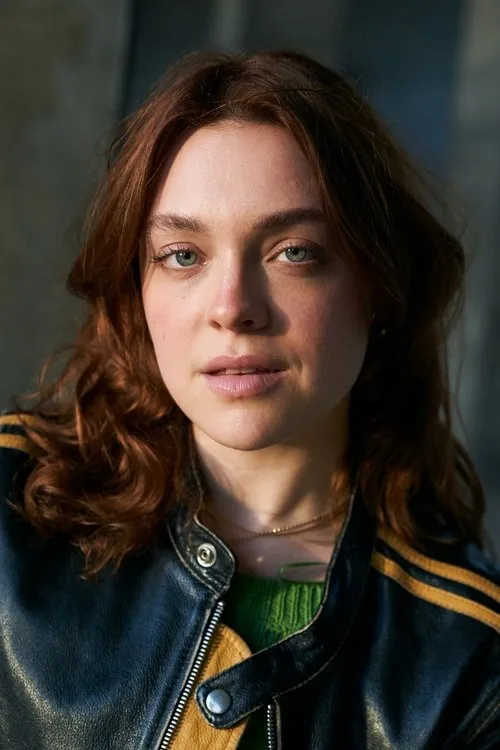 Amelie Hennig interpretando a Lauren