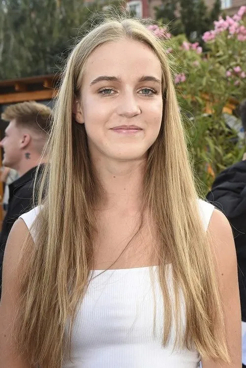 Adam Novák ha trabajado con Amelie Pokorná en 1 ocasiones