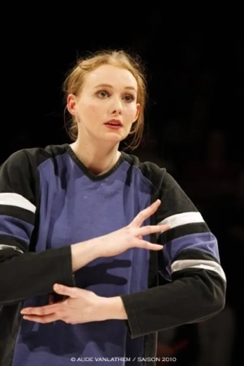 Amélie Saye interpretando a Charlotte / Arabella