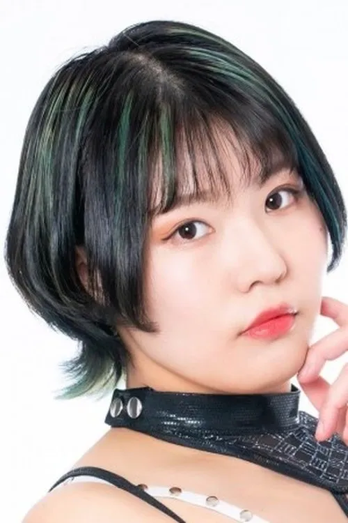 Ami Miura interpretando a