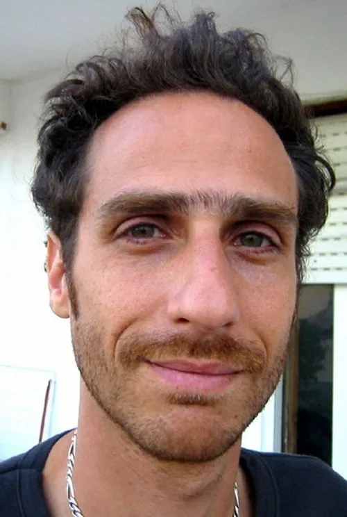 Will Robertson ha trabajado con Ami Smolartchik en 1 ocasiones