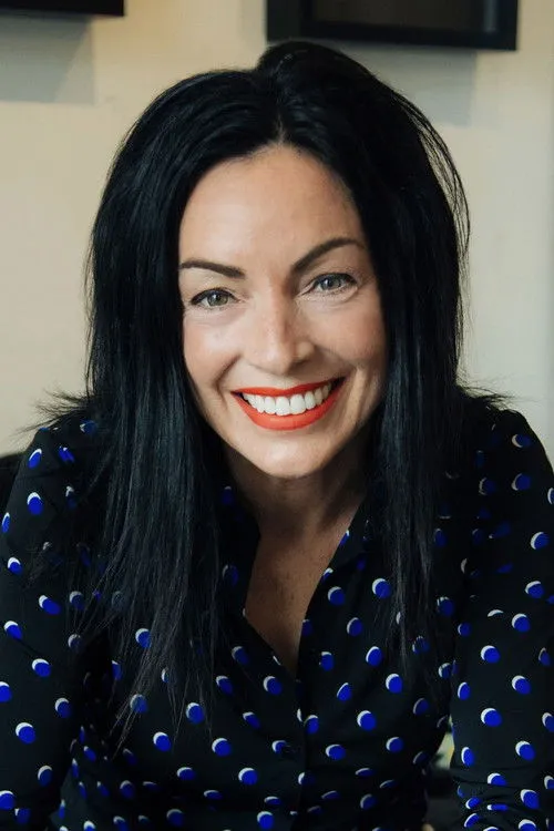 Amie Carey interpretando a Sooze