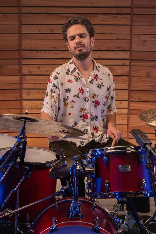 Shai Maestro ha trabajado con Amir Bresler en 1 ocasiones