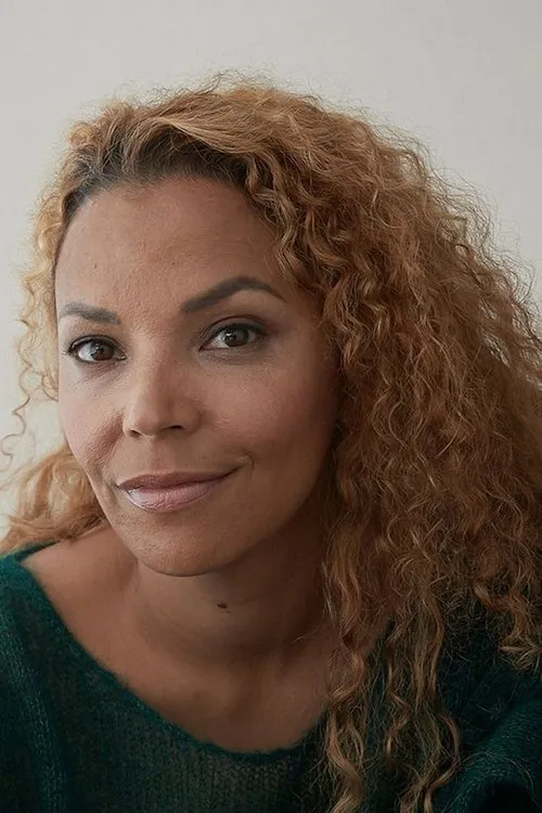 Amira Khalifa — personaje: Ulla Penttinen