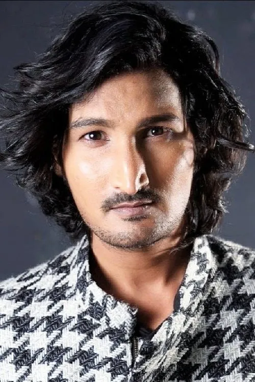 Amit Sharma interpretando a SI