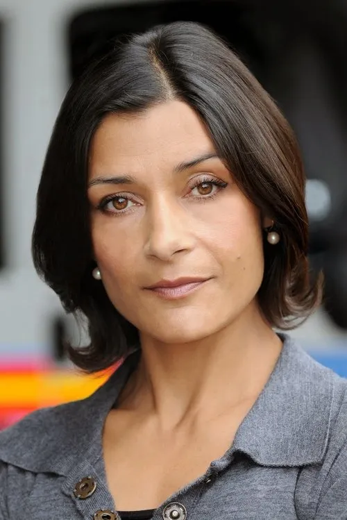 Amita Dhiri — personaje: Neela