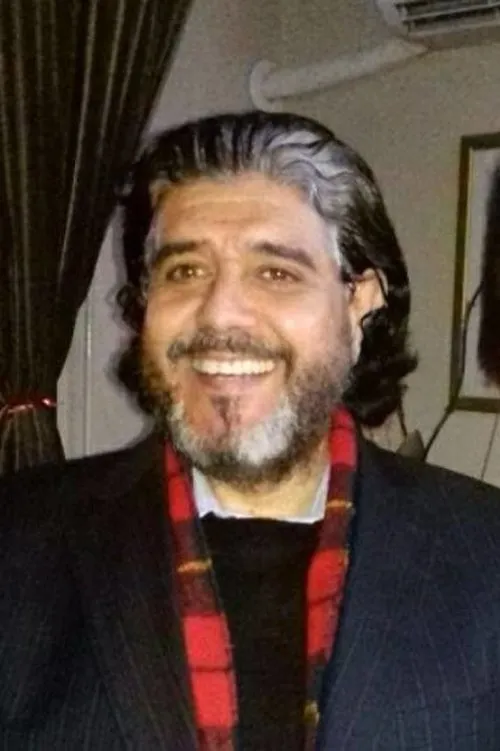 Amjad Hussain interpretando a Abdullah bin Jiluwi