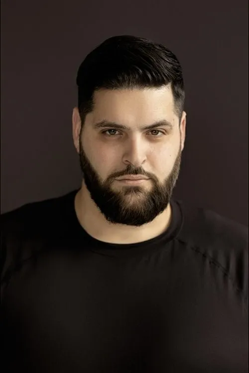 Ammar Nemo interpretando a Tick Tock