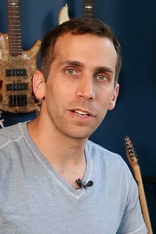 Kevin Scheitzbach ha trabajado con Amos Heller en 1 ocasiones