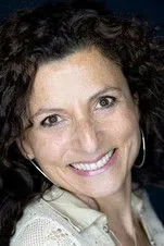 Amouche Setbon interpretando a Billie's friend