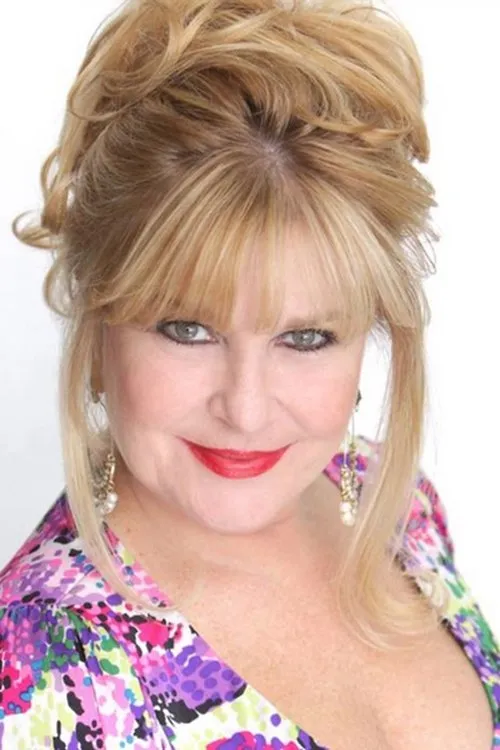 Amy Lyndon interpretando a Mavis