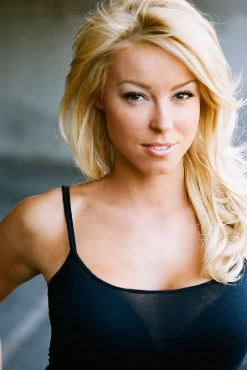 Amy Lynn Grover interpretando a Maya