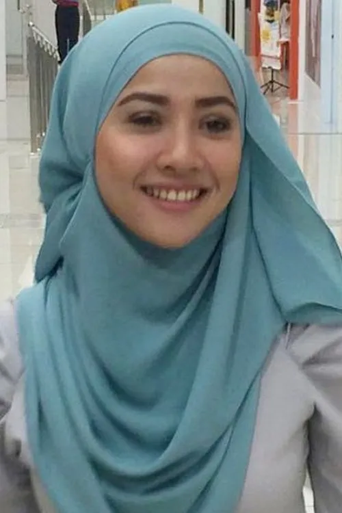 Ana Dahlia interpretando a Ikin