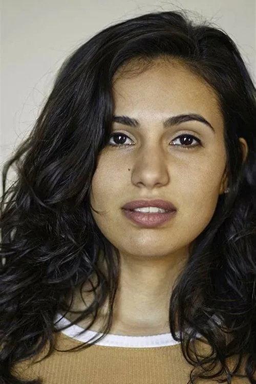 Analisa Velez interpretando a Angela