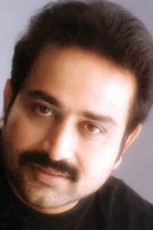 Anand interpretando a 