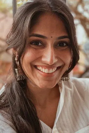 Ananya Ramaprasad interpretando a Deepa Surya