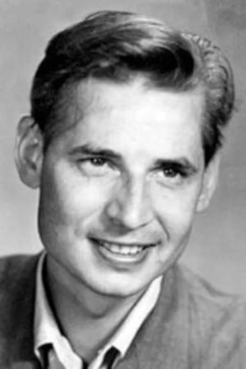 Анатолий Адоскин interpretando a Dementyev