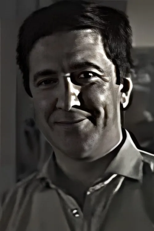 Anatoliy Nasibulin interpretando a Television presenter