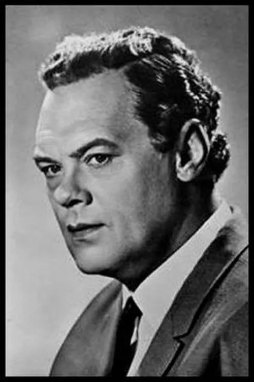 Anatoliy Solovyov interpretando a Nikezin