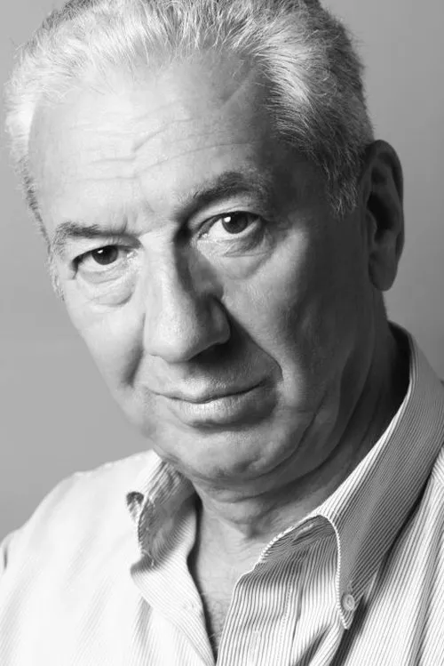 András Márton interpretando a 