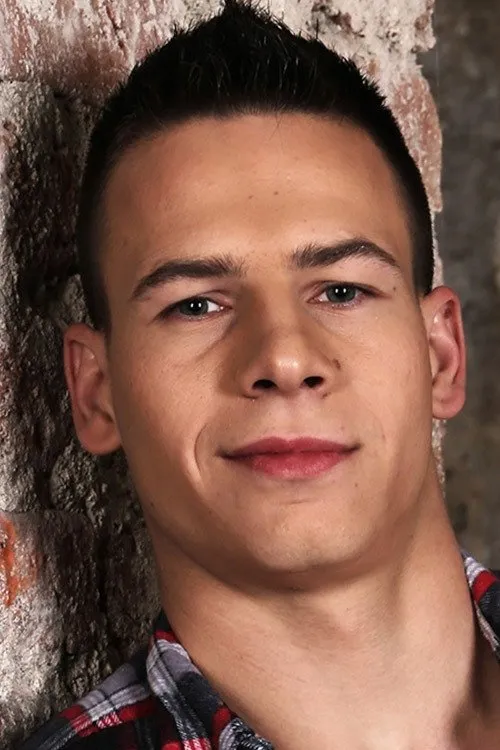 Andre Aston interpretando a 