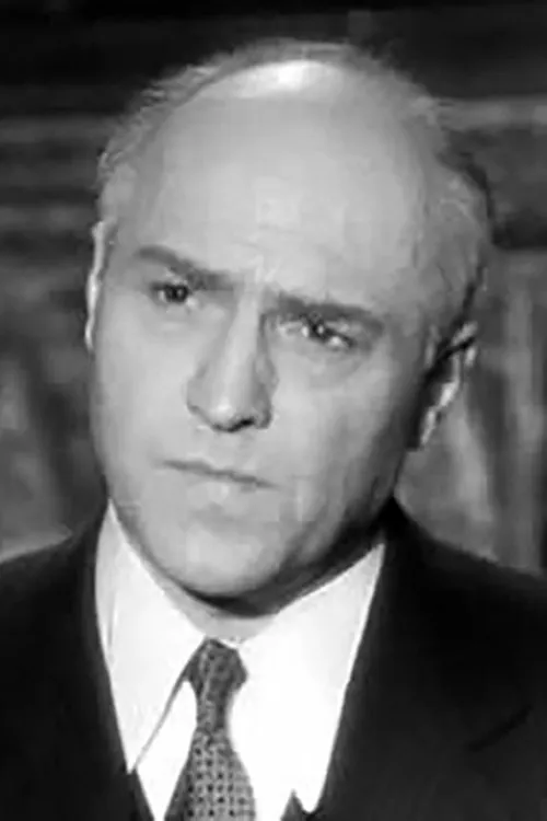 André Carnège interpretando a Félix