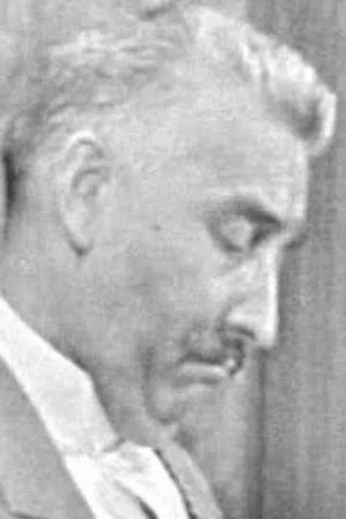 André Gevrey interpretando a Le commissaire