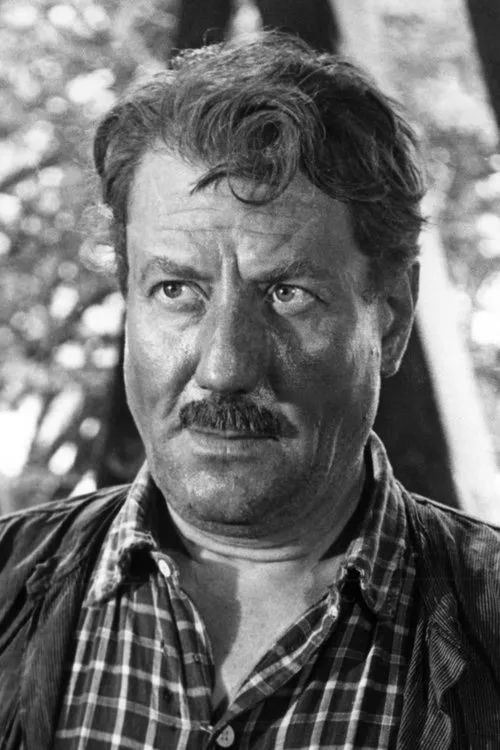 André Wasley interpretando a L'inspecteur