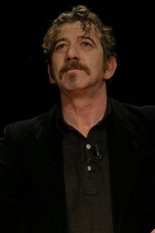 Andrea Cambi interpretando a 