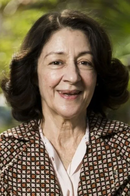 Andrea Dantas interpretando a Fichinha