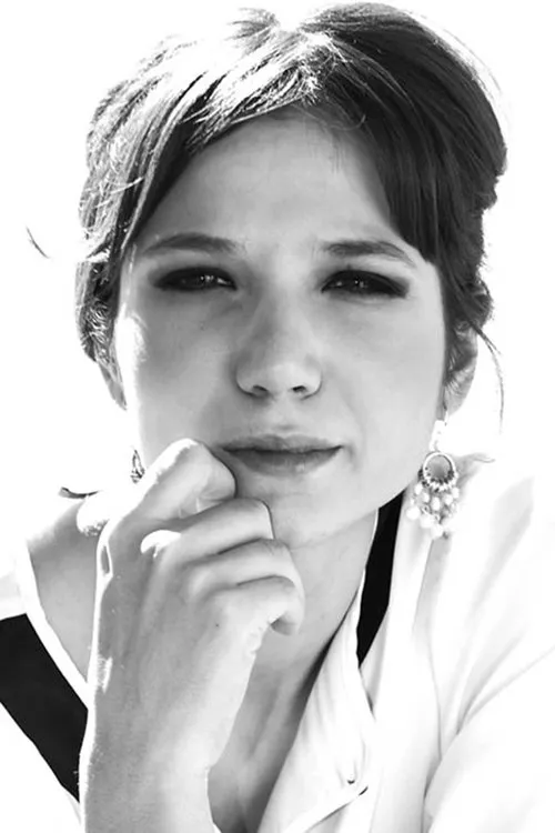 Andrea Riera interpretando a 