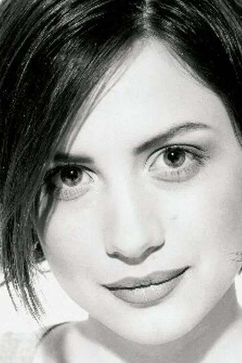 Andrea Sheldon interpretando a Caz