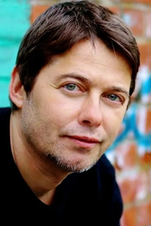 Andreas Arnstedt interpretando a Rene 'Zombie' Bischof