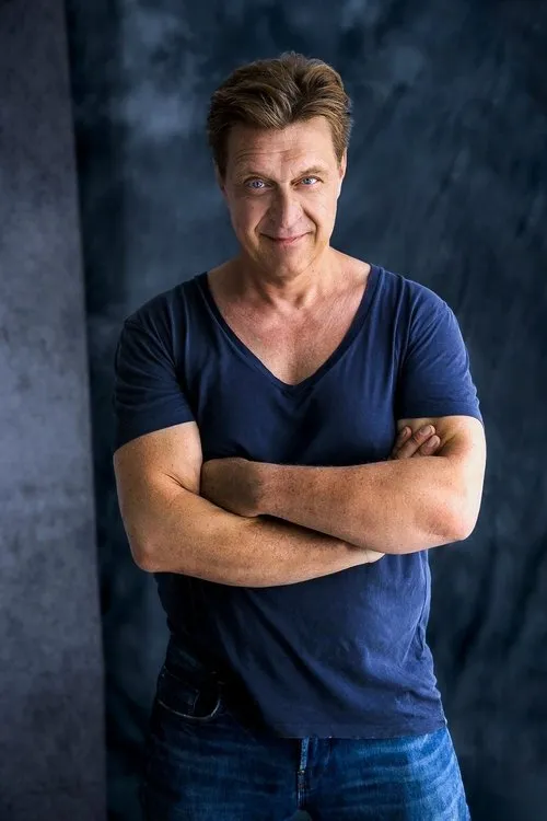 Andreas Maria Schwaiger interpretando a Axel