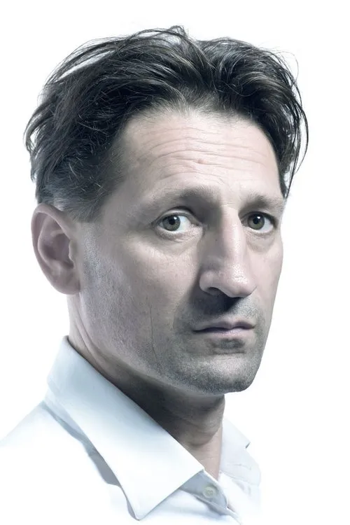 Andreas Patton interpretando a Marcus