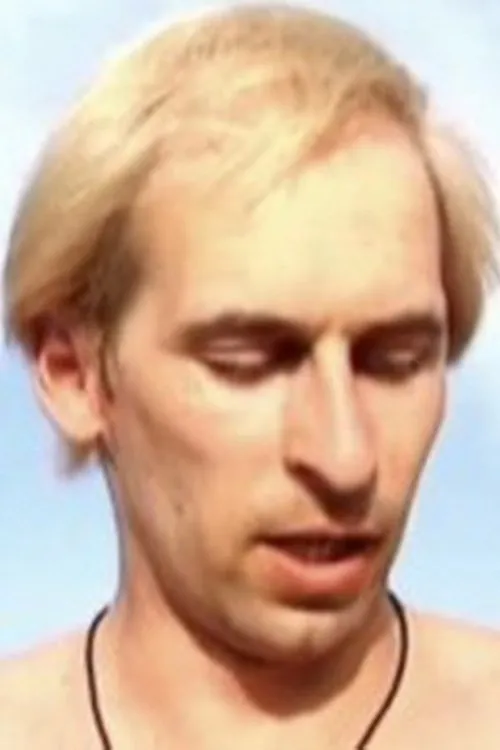 Andreas Teepunkt interpretando a (archive footage)