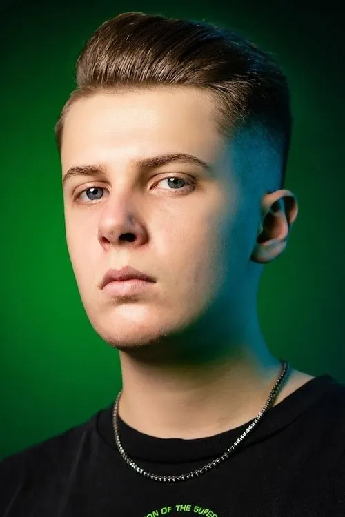 Andrei Gavril interpretando a Self - Gami