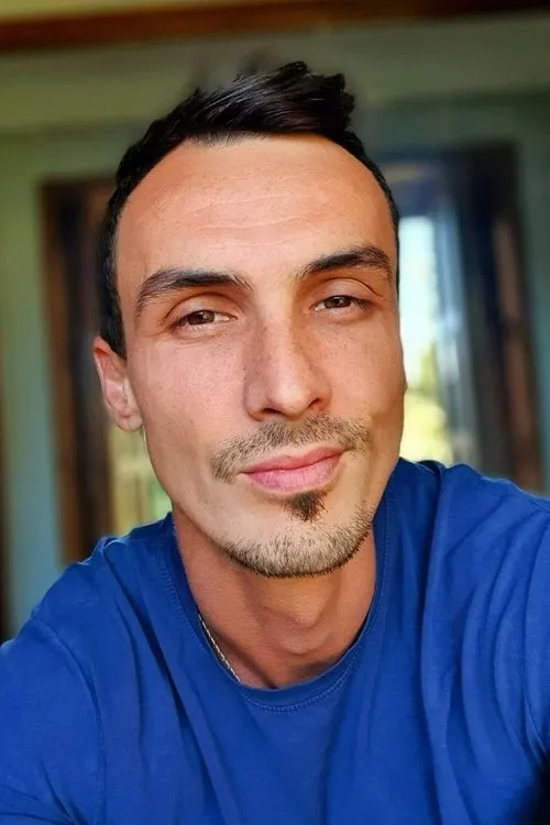 Andrei Indreies interpretando a Andrei