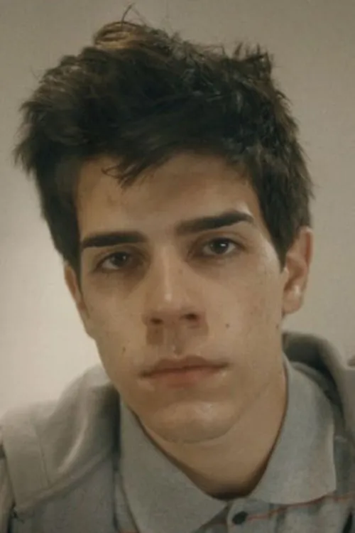 Andrej Nježić interpretando a Miša