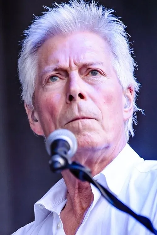 Andrew Bown interpretando a Self