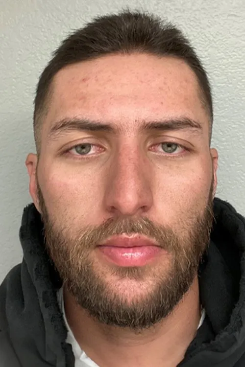 Andrew Buchanan interpretando a Self