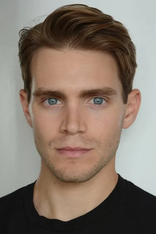 Andrew Burnap interpretando a Norman